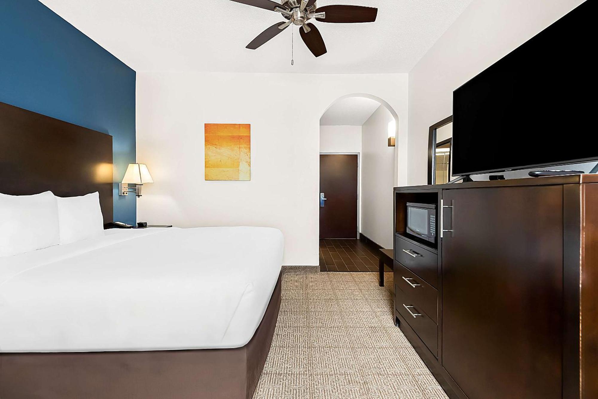 Comfort East Hotel