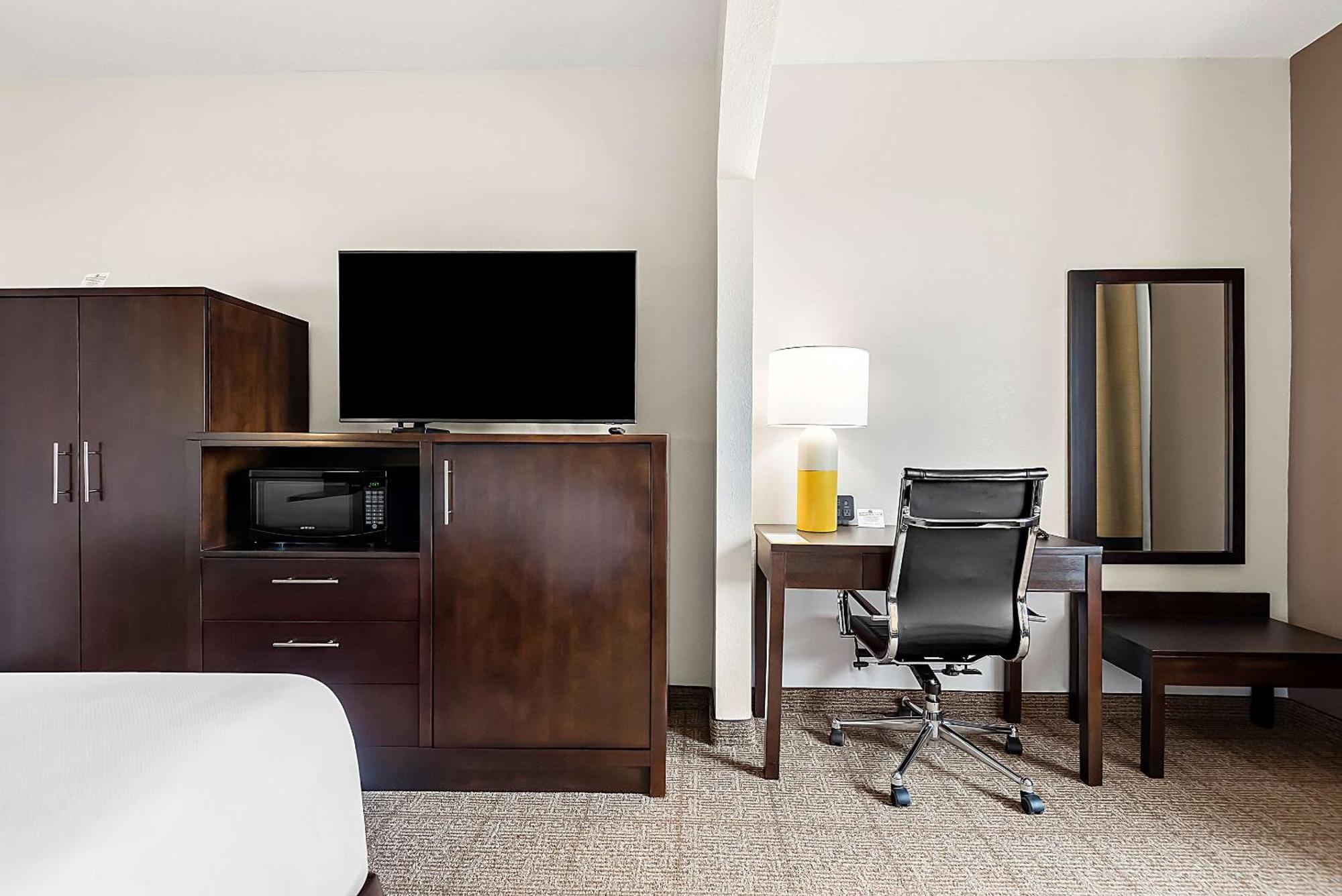Comfort East Hotel