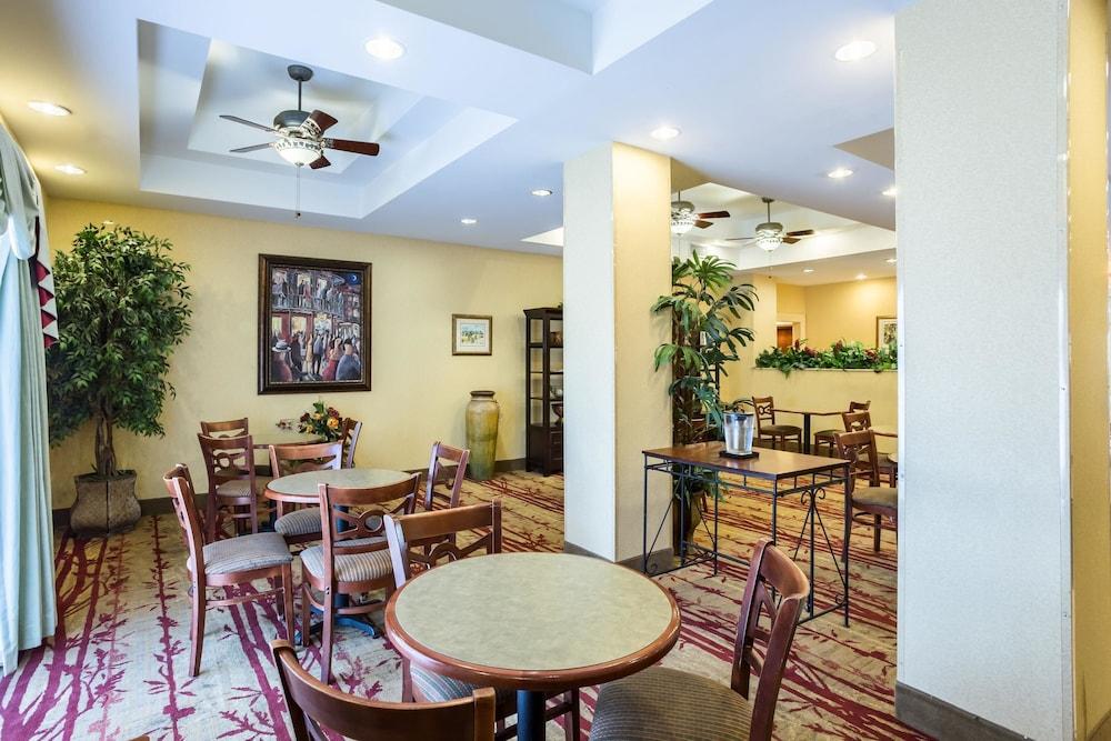 Hotel Comfort East 2*