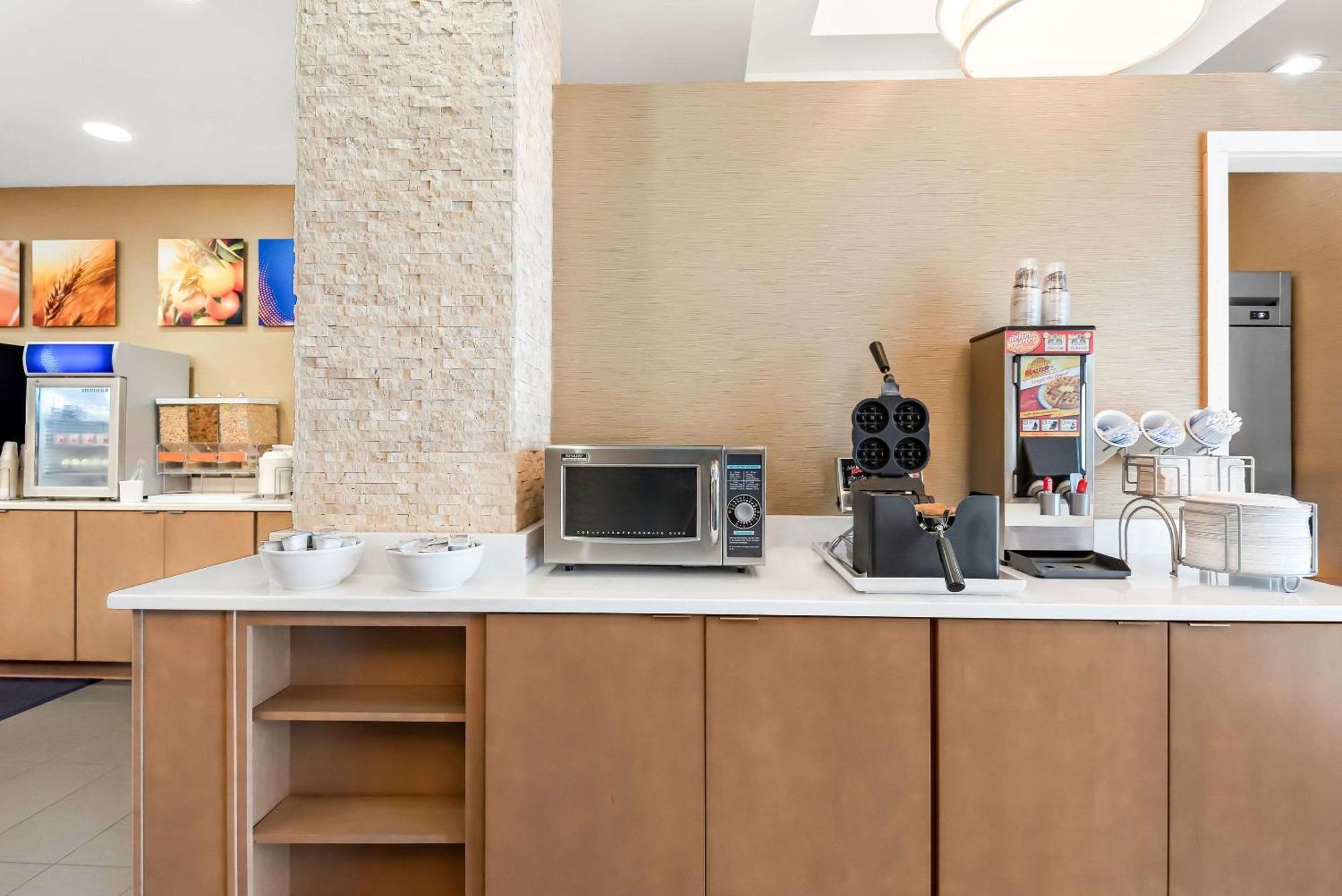 Comfort East Hotel 2*